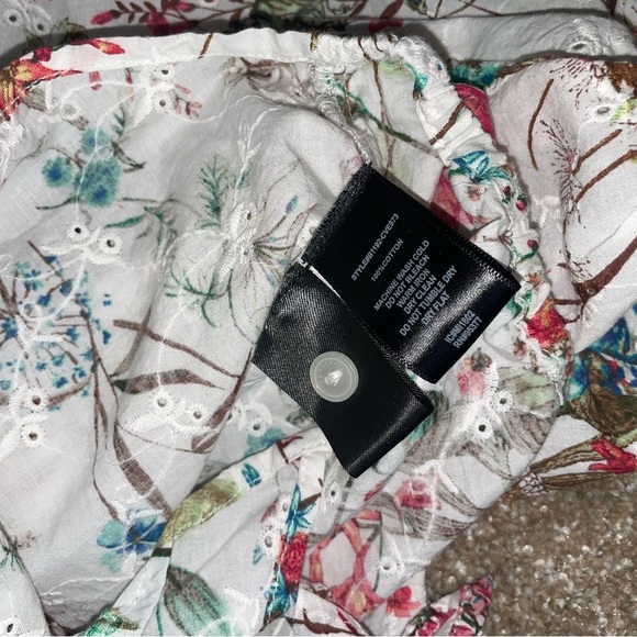 💋four for $20 💋items with 💋 are eligible for this sale - Picture 7 of 9